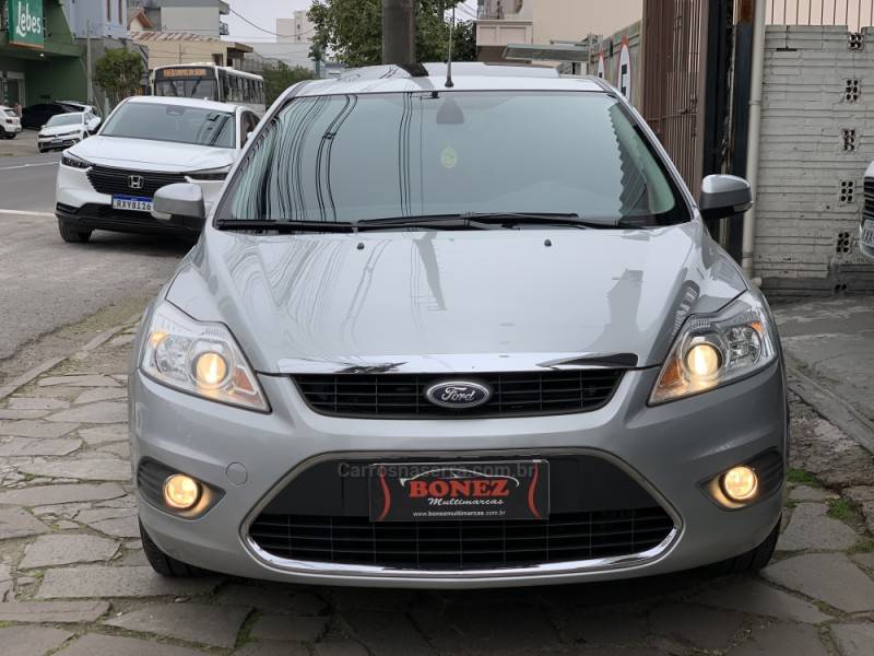 FORD - FOCUS - 2012/2013 - Prata - R$ 56.990,00