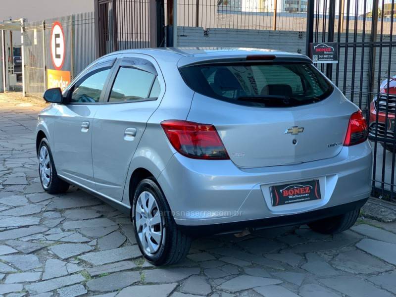CHEVROLET - ONIX - 2012/2013 - Prata - R$ 44.990,00