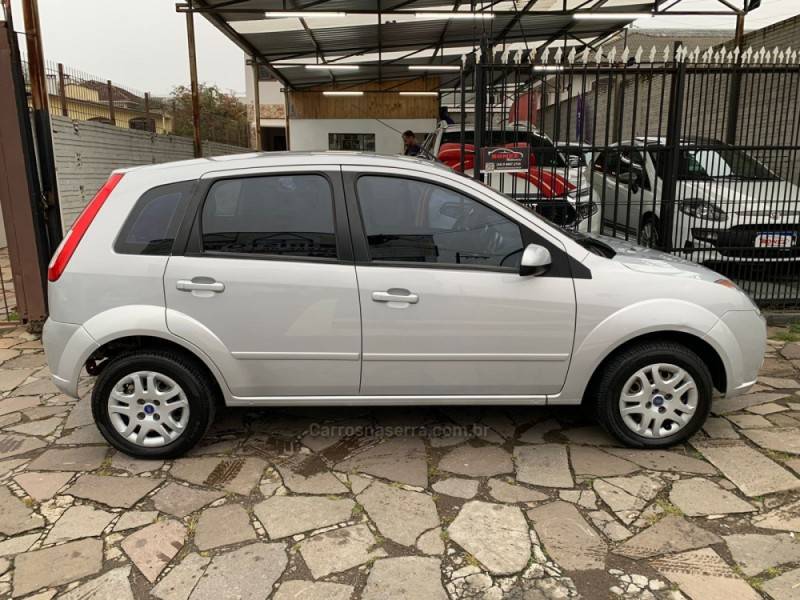 FORD - FIESTA - 2007/2008 - Prata - R$ 25.990,00