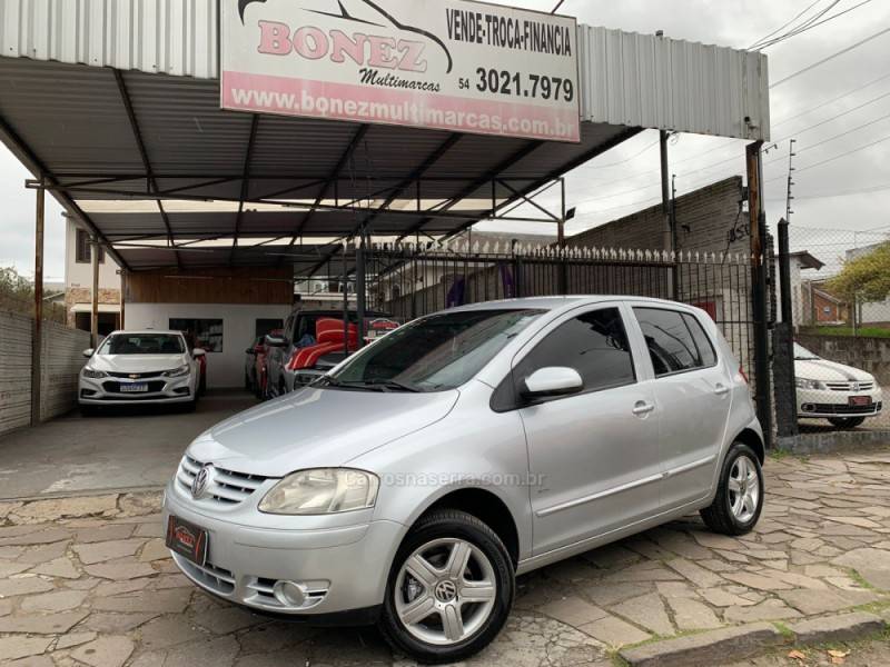 VOLKSWAGEN - FOX - 2005/2006 - Prata - R$ 27.990,00