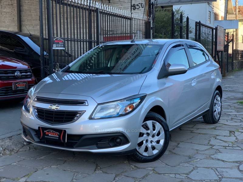CHEVROLET - ONIX - 2012/2013 - Prata - R$ 44.990,00