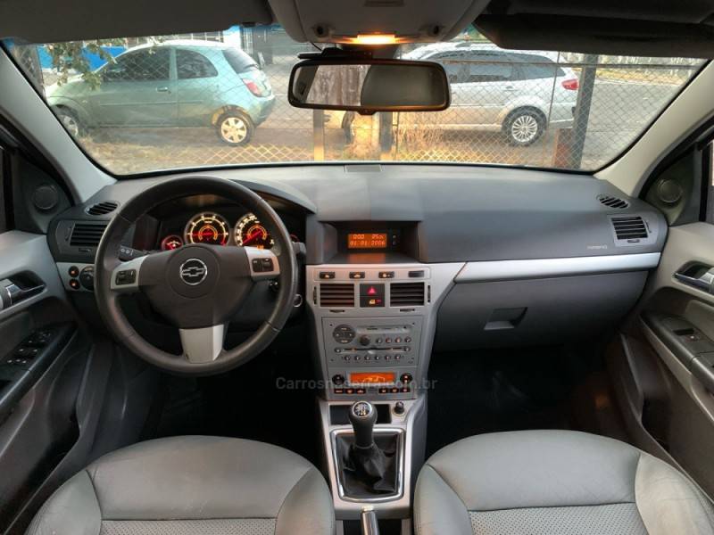CHEVROLET - VECTRA - 2010/2011 - Prata - R$ 40.990,00