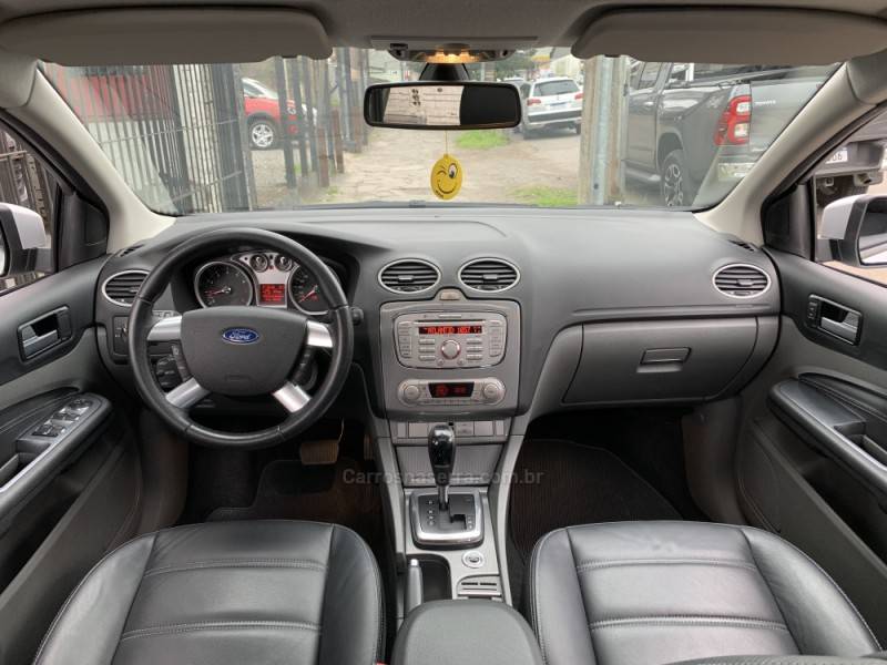 FORD - FOCUS - 2012/2013 - Prata - R$ 56.990,00