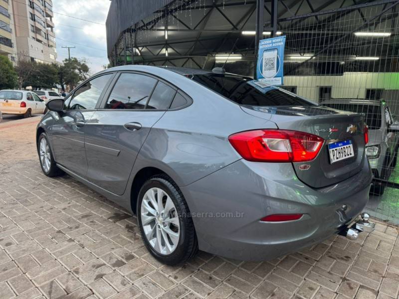 CHEVROLET - CRUZE - 2017/2017 - Prata - R$ 81.990,00