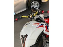 HONDA - CB 300R - 2014/2015 - Branca - R$ 15.990,00