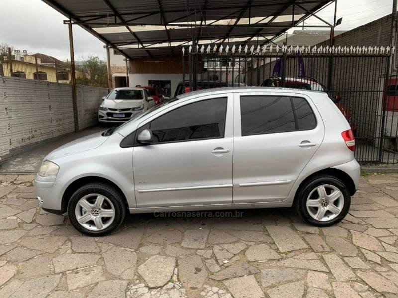 VOLKSWAGEN - FOX - 2005/2006 - Prata - R$ 27.990,00