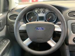 FORD - FOCUS - 2011/2012 - Branca - R$ 42.990,00