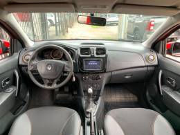 RENAULT - SANDERO - 2014/2015 - Vermelha - R$ 46.990,00