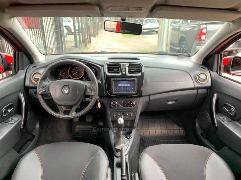 RENAULT - SANDERO - 2014/2015 - Vermelha - R$ 46.990,00