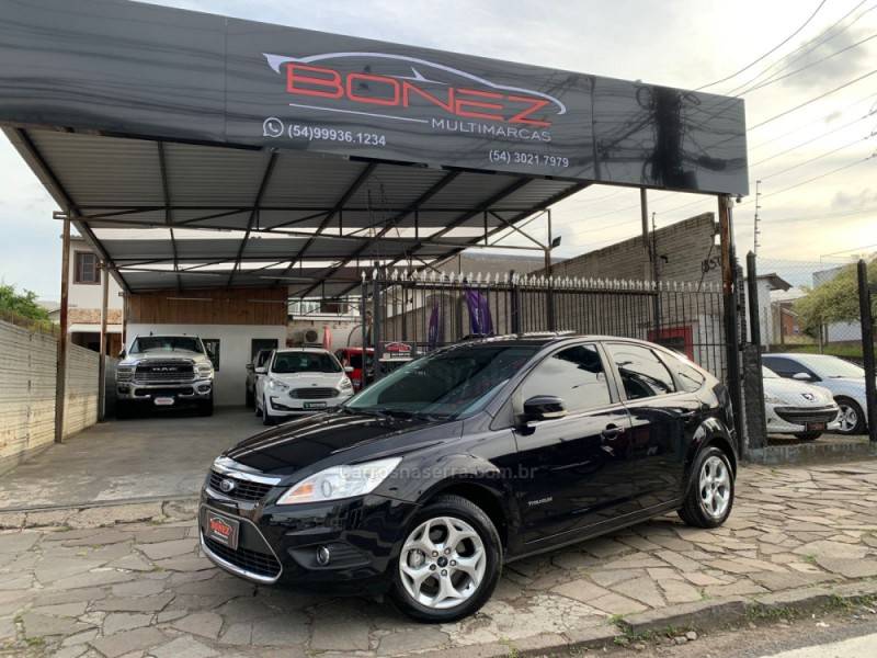 FORD - FOCUS - 2010/2011 - Preta - R$ 49.990,00