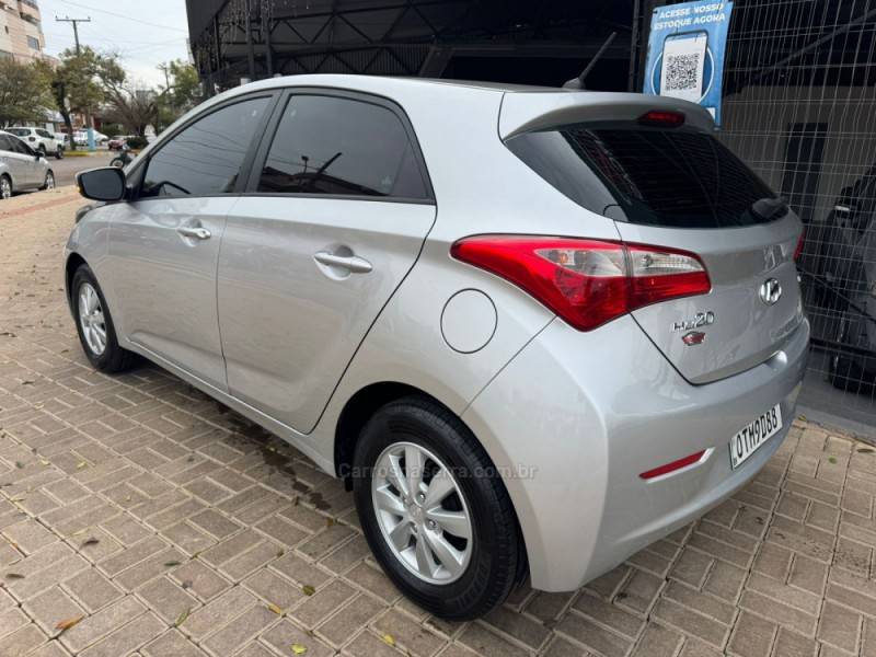 HYUNDAI - HB20 - 2013/2014 - Prata - R$ 45.990,00