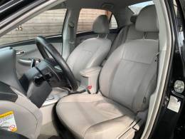 TOYOTA - COROLLA - 2013/2014 - Preta - R$ 71.990,00