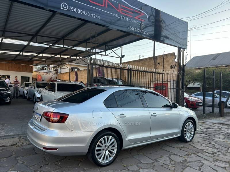VOLKSWAGEN - JETTA - 2015/2016 - Prata - R$ 79.990,00