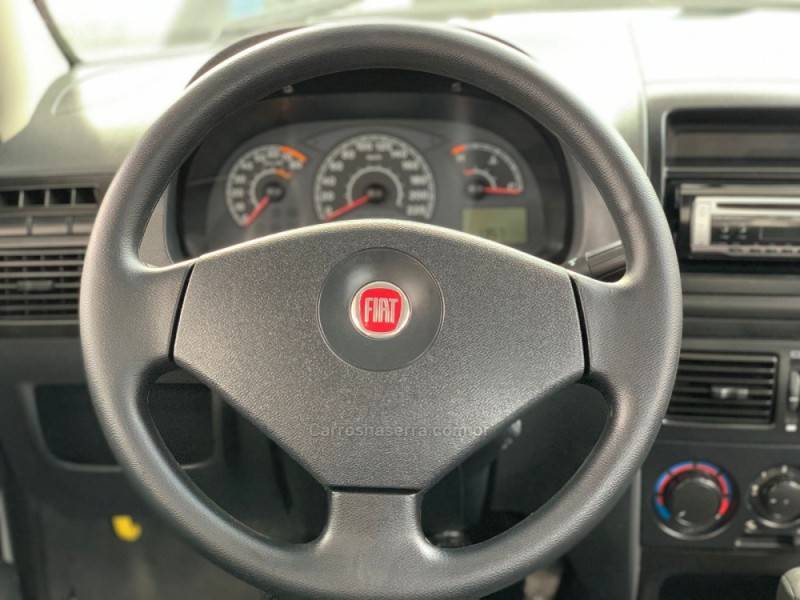 FIAT - SIENA - 2010/2011 - Prata - R$ 33.500,00