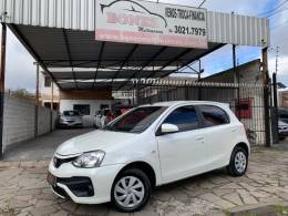 TOYOTA - ETIOS - 2017/2018 - Branca - R$ 55.990,00