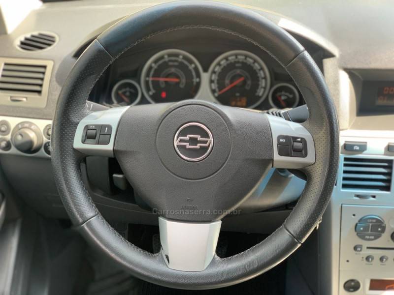 CHEVROLET - VECTRA - 2010/2011 - Prata - R$ 40.990,00