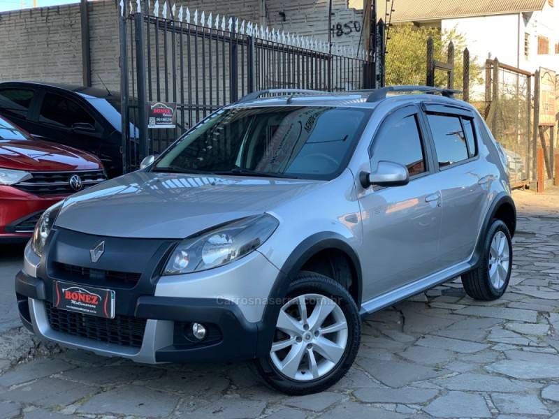 RENAULT - SANDERO - 2013/2014 - Prata - R$ 43.990,00