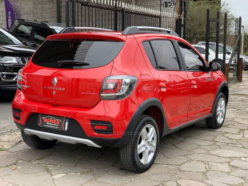 RENAULT - SANDERO - 2014/2015 - Vermelha - R$ 46.990,00