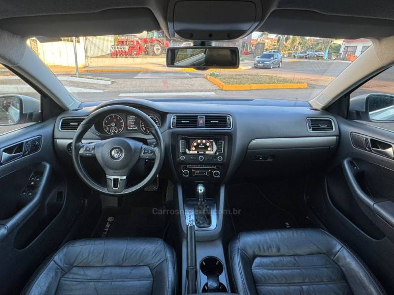 VOLKSWAGEN - JETTA - 2012/2012 - Prata - R$ 65.990,00