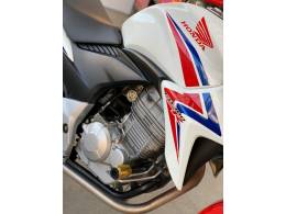 HONDA - CB 300R - 2014/2015 - Branca - R$ 15.990,00