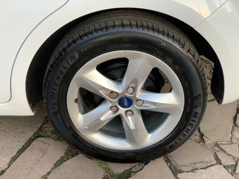 FORD - FOCUS - 2011/2012 - Branca - R$ 42.990,00