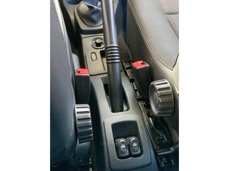 RENAULT - SANDERO - 2009/2010 - Prata - R$ 32.990,00
