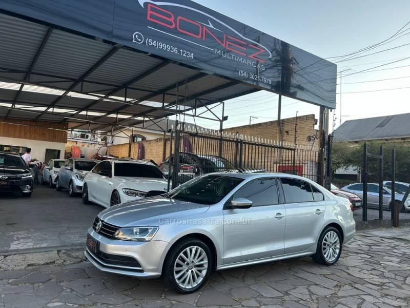 VOLKSWAGEN - JETTA - 2015/2016 - Prata - R$ 79.990,00