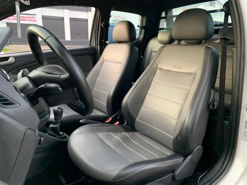 VOLKSWAGEN - SAVEIRO - 2016/2017 - Branca - R$ 79.990,00