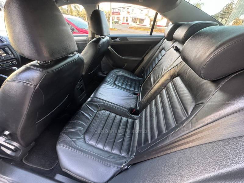 VOLKSWAGEN - JETTA - 2012/2012 - Prata - R$ 65.990,00