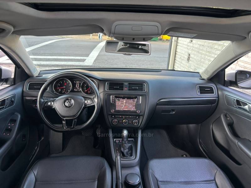 VOLKSWAGEN - JETTA - 2015/2016 - Prata - R$ 79.990,00