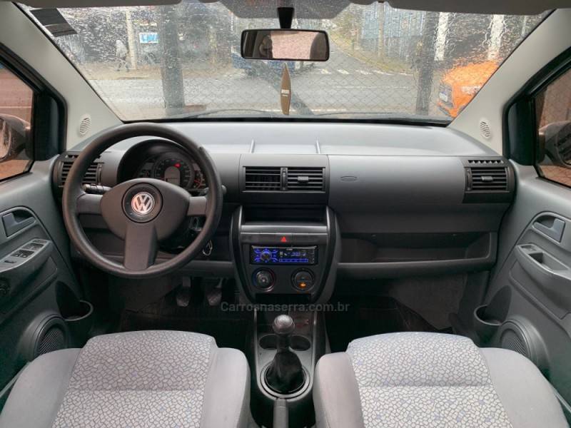 VOLKSWAGEN - FOX - 2005/2006 - Prata - R$ 27.990,00