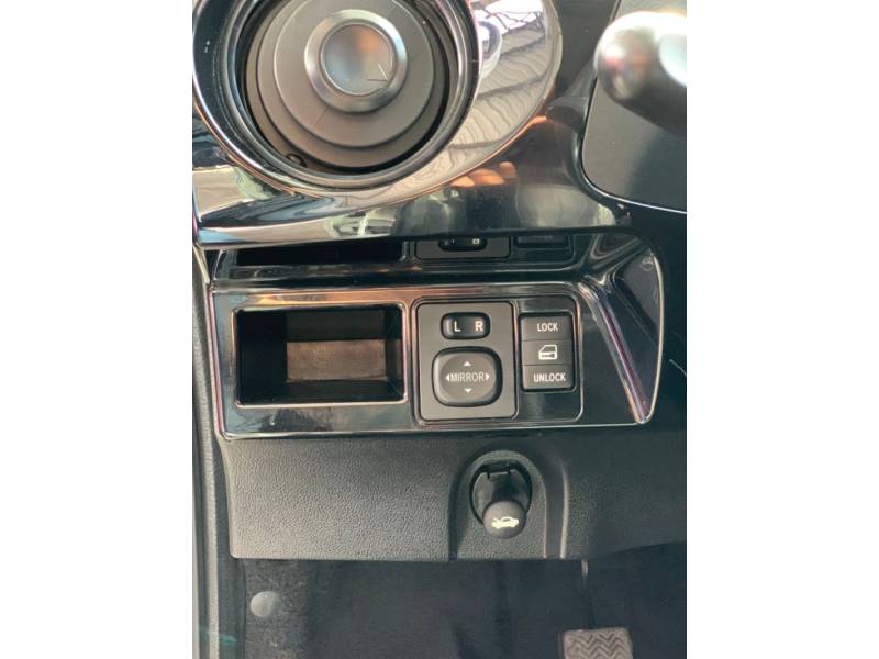 TOYOTA - ETIOS - 2017/2018 - Branca - R$ 55.990,00