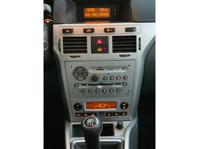 CHEVROLET - VECTRA - 2010/2011 - Prata - R$ 40.990,00