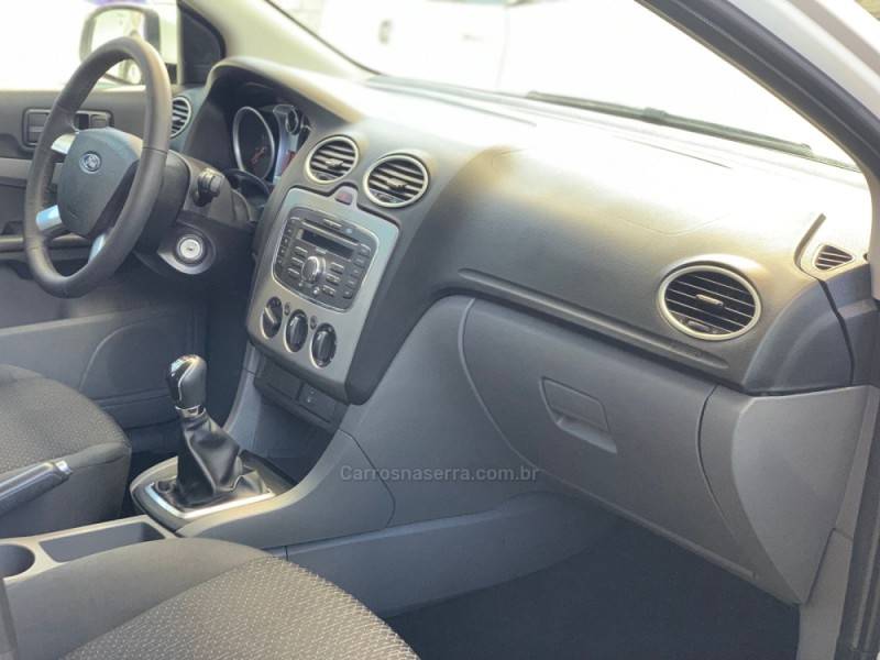 FORD - FOCUS - 2011/2012 - Branca - R$ 42.990,00
