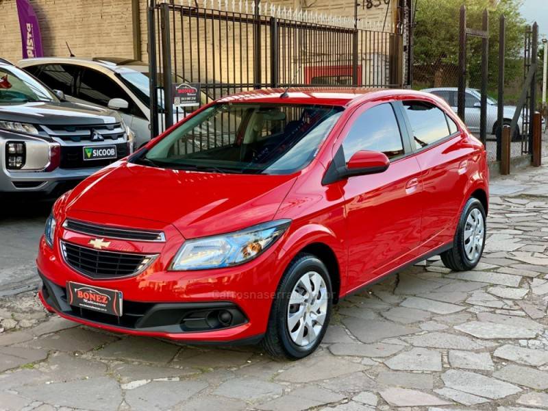 CHEVROLET - ONIX - 2014/2015 - Vermelha - R$ 49.990,00