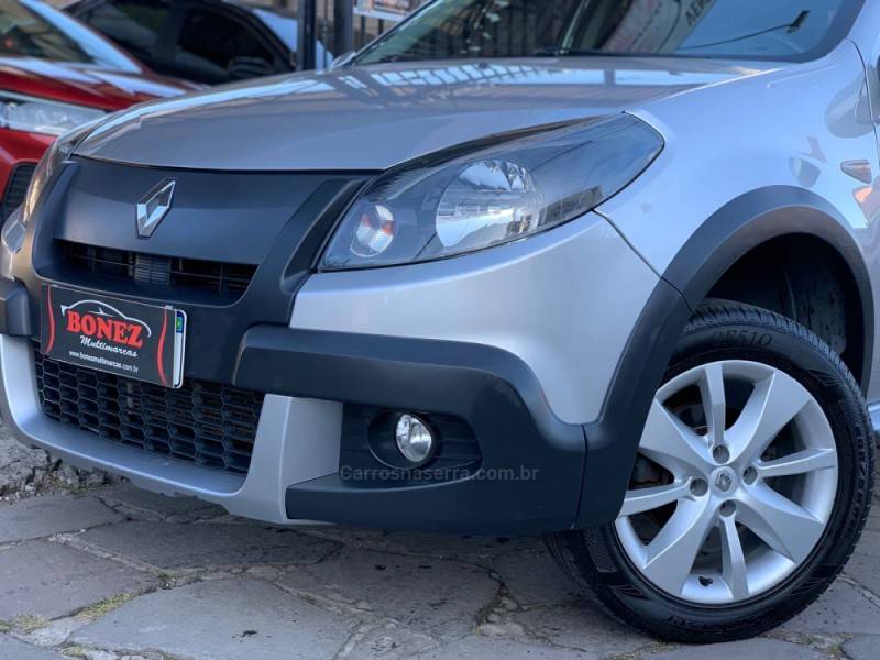 RENAULT - SANDERO - 2013/2014 - Prata - R$ 43.990,00