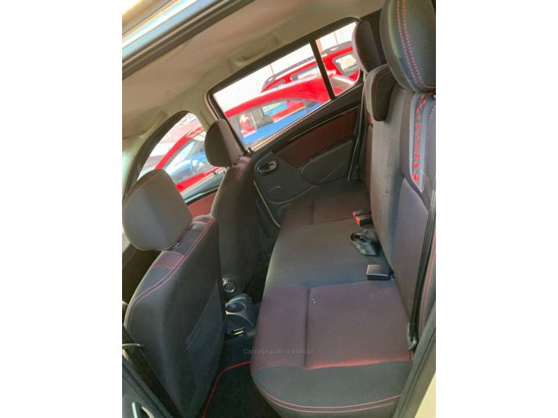 RENAULT - SANDERO - 2013/2014 - Prata - R$ 43.990,00