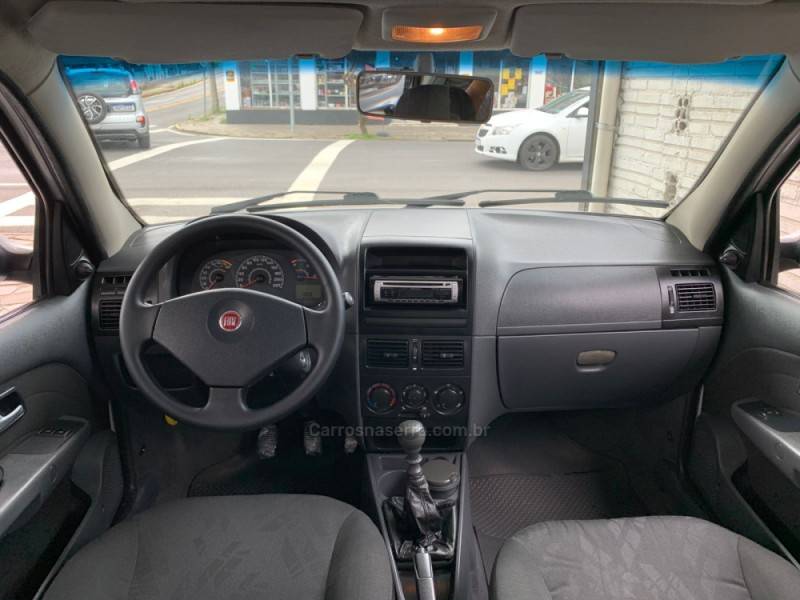 FIAT - SIENA - 2010/2011 - Prata - R$ 33.500,00