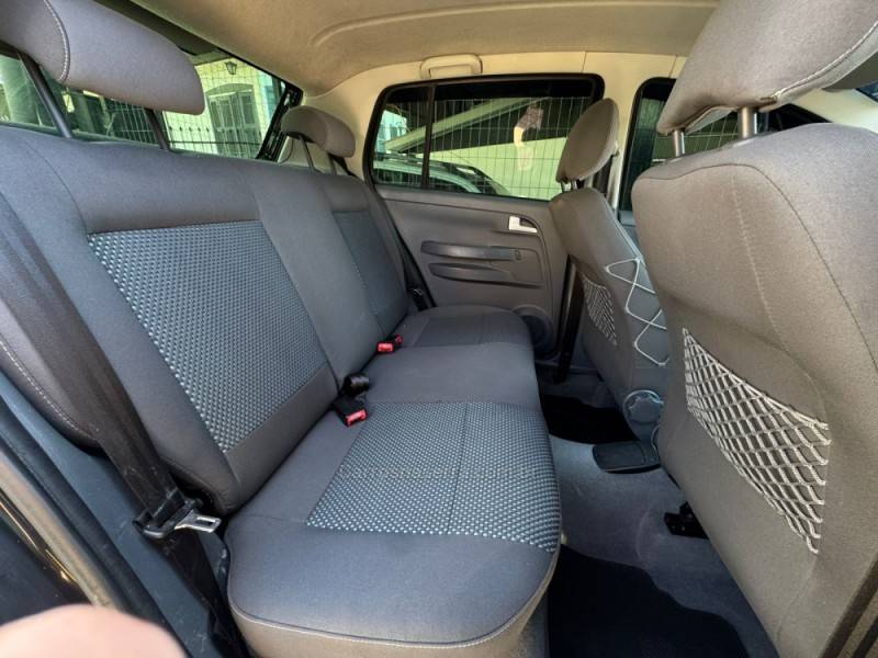 VOLKSWAGEN - FOX - 2009/2009 - Preta - R$ 33.990,00