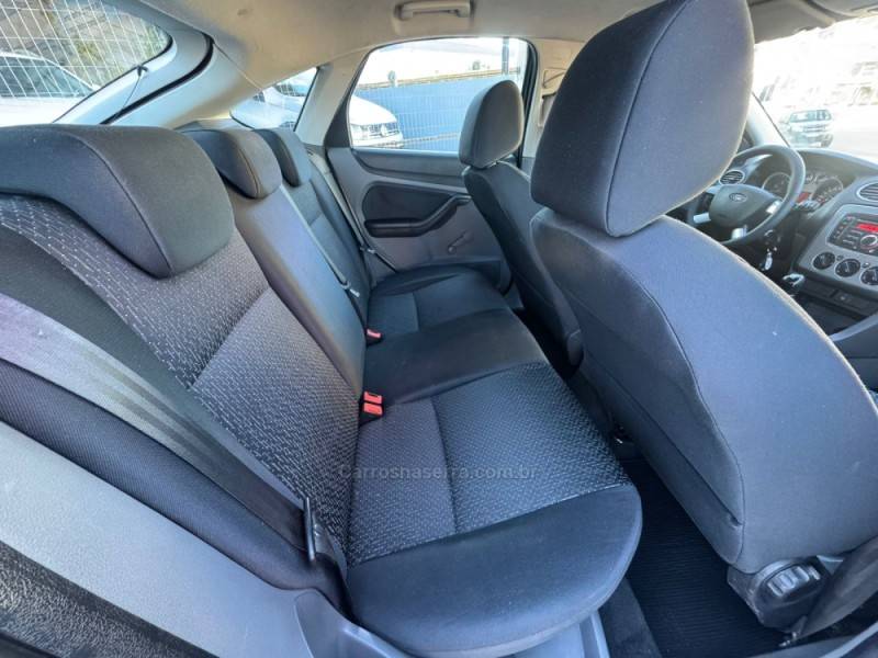 FORD - FOCUS - 2012/2012 - Branca - R$ 43.990,00