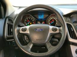 FORD - FOCUS - 2014/2015 - Branca - R$ 55.990,00