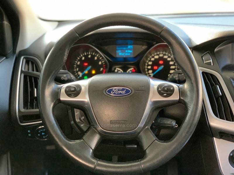 FORD - FOCUS - 2014/2015 - Branca - R$ 55.990,00