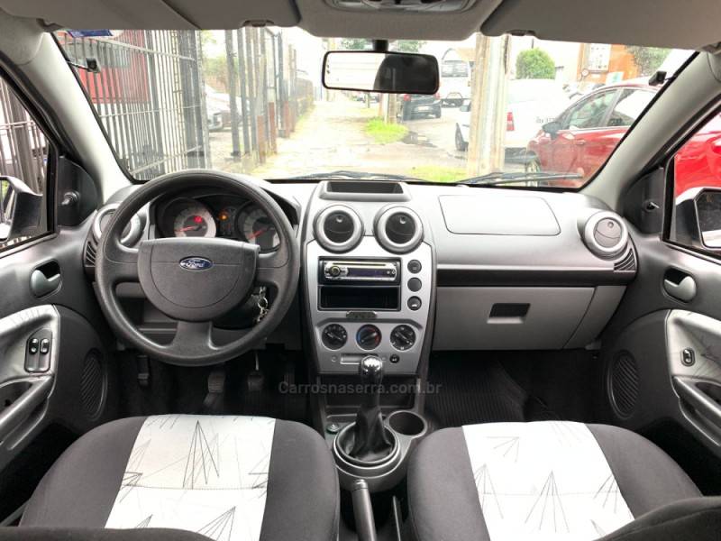 FORD - FIESTA - 2007/2008 - Prata - R$ 25.990,00
