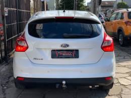 FORD - FOCUS - 2014/2015 - Branca - R$ 55.990,00