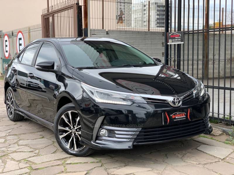 TOYOTA - COROLLA - 2017/2018 - Preta - R$ 105.990,00