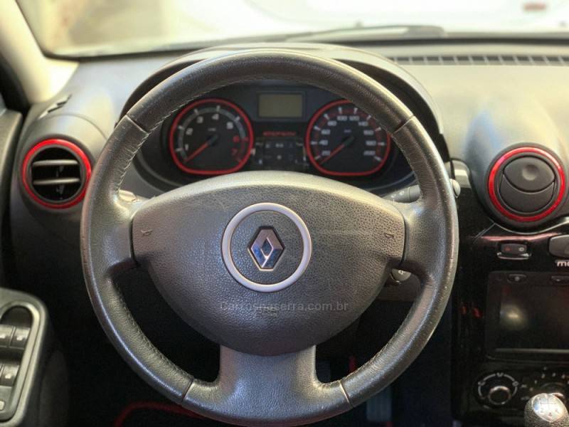 RENAULT - SANDERO - 2013/2014 - Prata - R$ 43.990,00