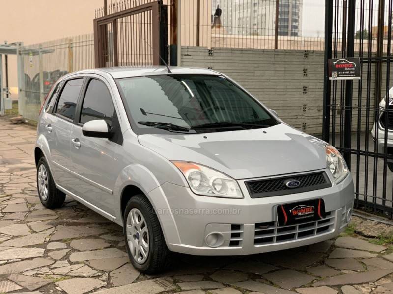 FORD - FIESTA - 2007/2008 - Prata - R$ 25.990,00