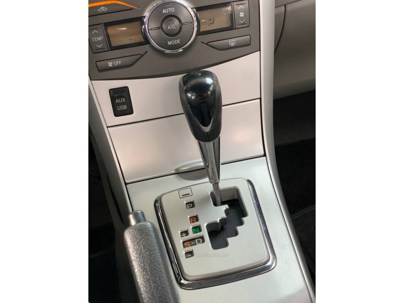 TOYOTA - COROLLA - 2013/2014 - Preta - R$ 70.990,00