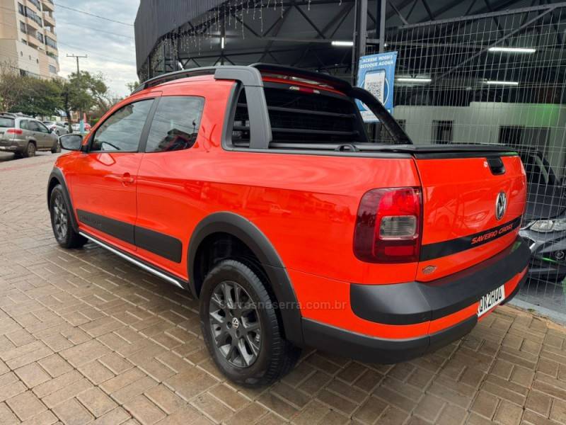 VOLKSWAGEN - SAVEIRO - 2015/2015 - Laranja - R$ 74.990,00