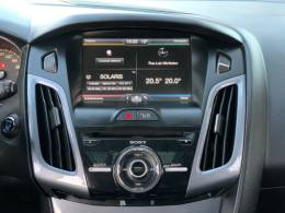 FORD - FOCUS - 2014/2015 - Branca - R$ 61.990,00